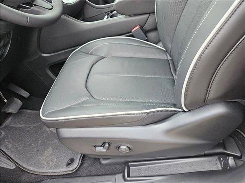 New 2026 Chrysler Pacifica Limited w/ S Appearance Package FWD image 4