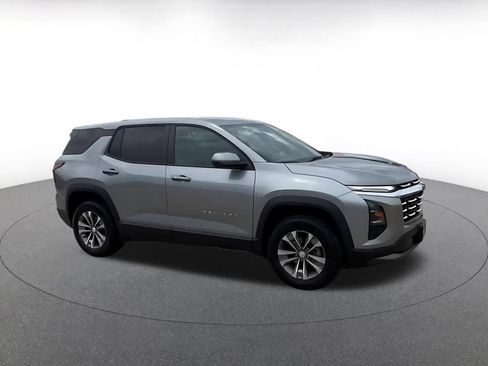 Used 2025 Chevrolet Equinox LT AWD/4WD image 2