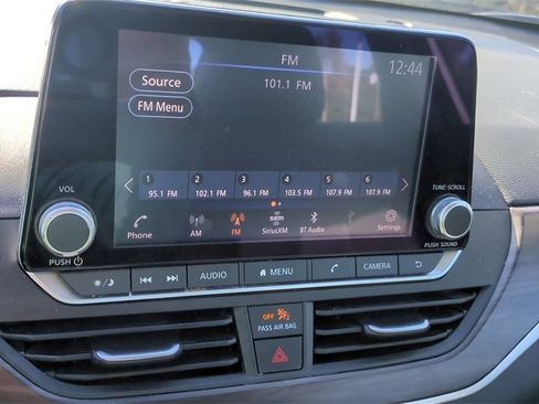 Used 2024 Nissan Altima 2.5 SV image 17