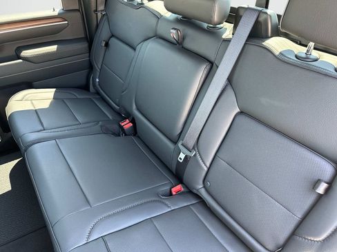 New 2025 GMC Sierra 2500 Denali w/ Denali Reserve Package image 16