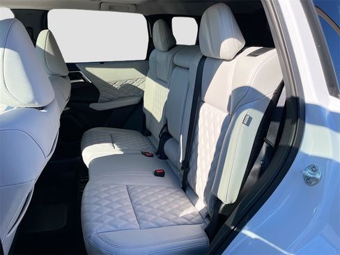 New 2025 Mitsubishi Outlander SEL image 24