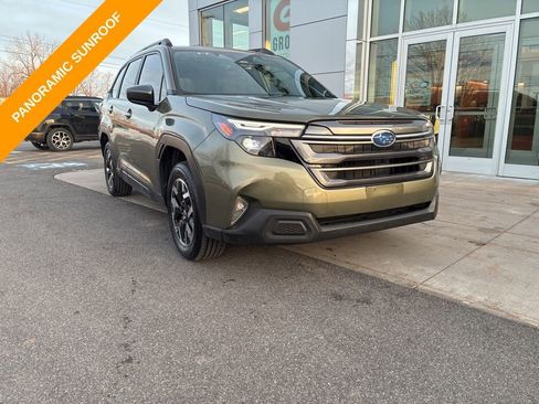 Used 2025 Subaru Forester Premium AWD/4WD image 1