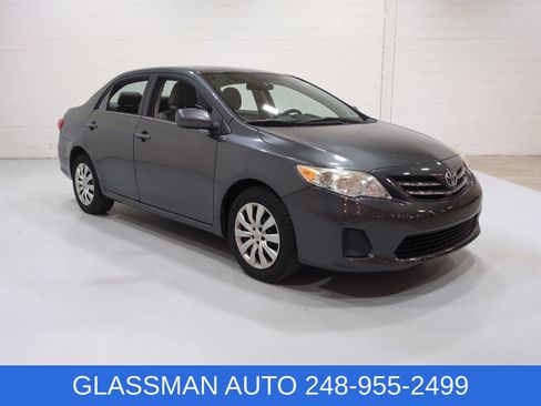 Used 2013 Toyota Corolla LE FWD image 1