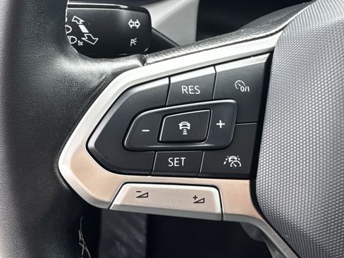 Used 2024 Volkswagen Taos SE image 24