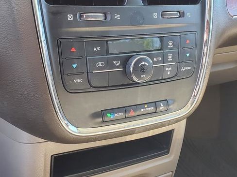 Used 2014 Chrysler Town & Country Touring FWD image 16