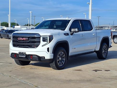 Used 2022 GMC Sierra 1500 AT4 w/ AT4 Preferred Package AWD/4WD image 3