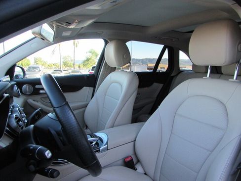 Used 2017 Mercedes-Benz GLC 300 4MATIC image 10
