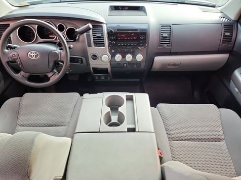 Used 2013 Toyota Tundra 4x4 CrewMax image 12