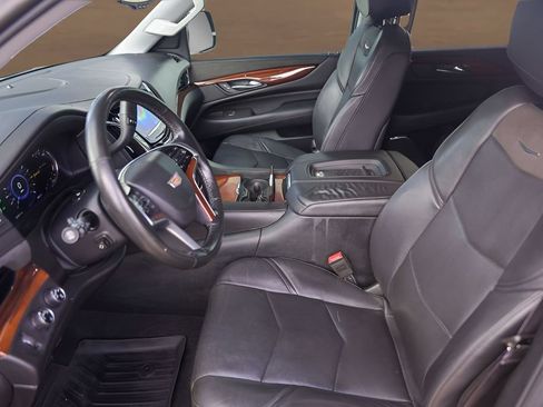 Used 2016 Cadillac Escalade Premium AWD/4WD image 9