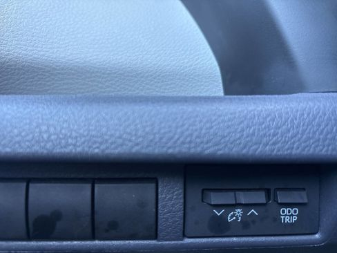 Used 2023 Toyota Sienna XLE image 32