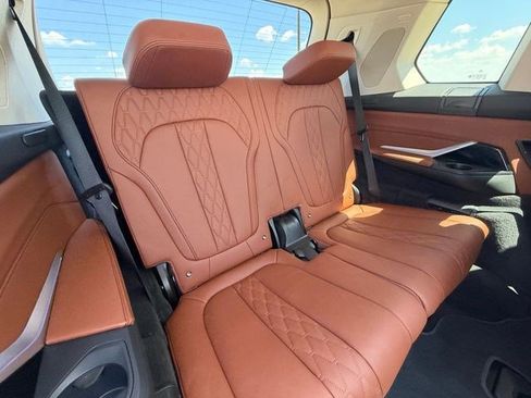 Used 2023 BMW X7 xDrive40i w/ Executive Package AWD/4WD image 17