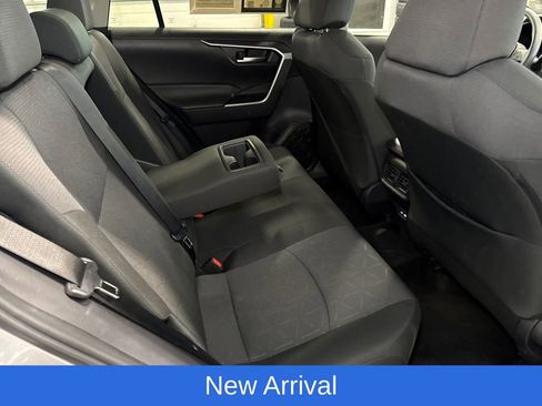 Used 2025 Toyota RAV4 XLE AWD/4WD image 13