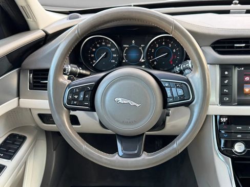 Used 2016 Jaguar XF Premium AWD/4WD image 27
