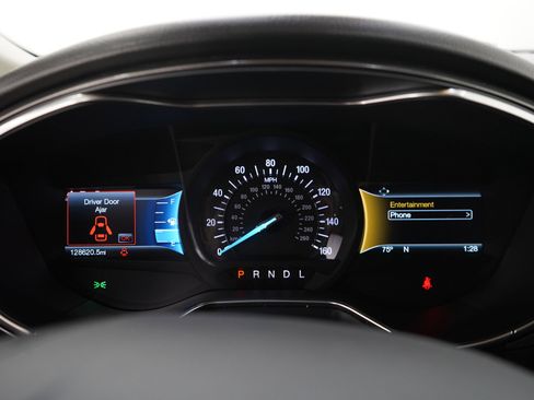 Used 2017 Ford Fusion SE w/ Fusion SE Technology Package FWD image 25
