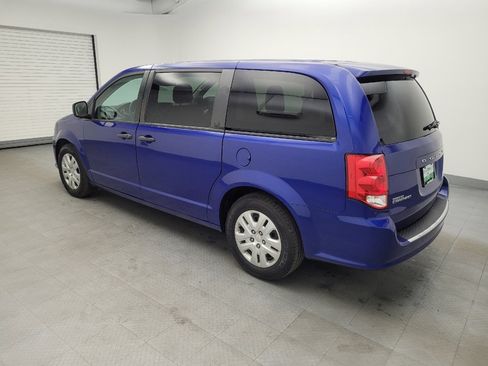 Used 2020 Dodge Grand Caravan SE image 3