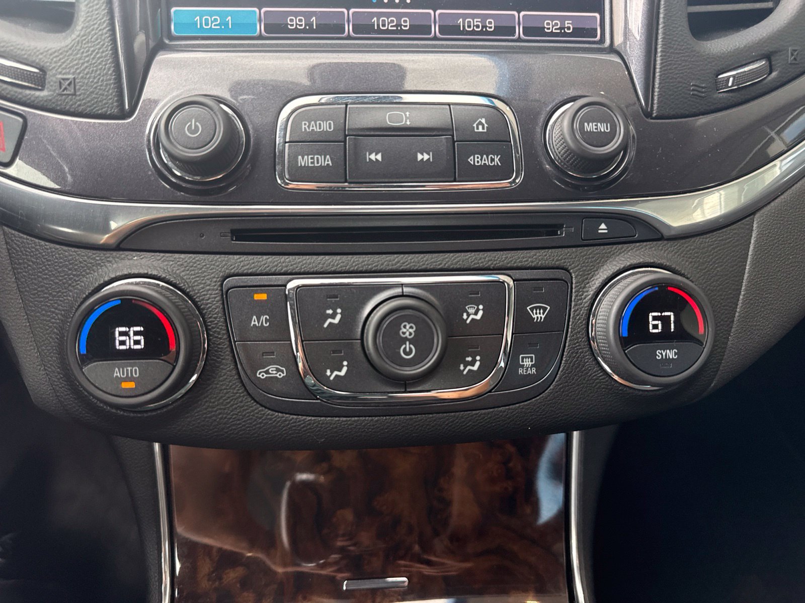 Used 2014 Chevrolet Impala LT w/ Convenience Package FWD image 22