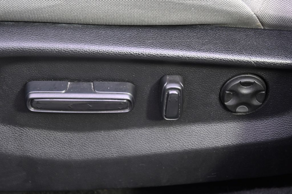 Used 2019 Honda CR-V EX image 12