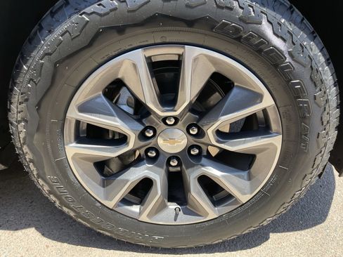 Used 2023 Chevrolet Suburban LT AWD/4WD image 4