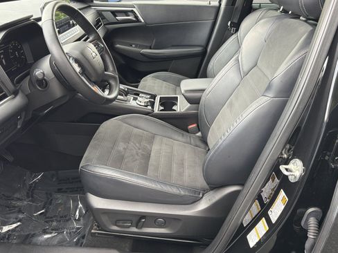 Used 2023 Mitsubishi Outlander SE FWD image 7