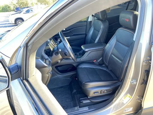 Used 2022 GMC Acadia AT4 w/ Technology Package image 18