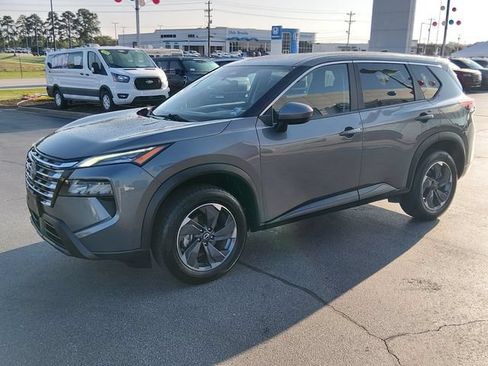 Certified 2024 Nissan Rogue SV FWD image 7
