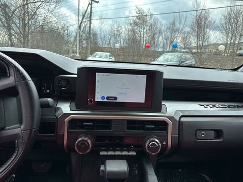 Used 2025 Toyota Tacoma SR5 AWD/4WD image 20