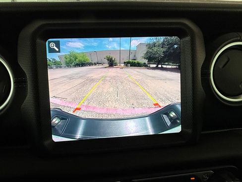 Used 2021 Jeep Gladiator Overland w/ Popular Equipment Package AWD/4WD image 27