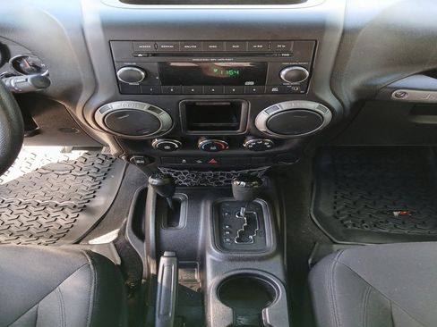 Used 2015 Jeep Wrangler Unlimited Sport image 19