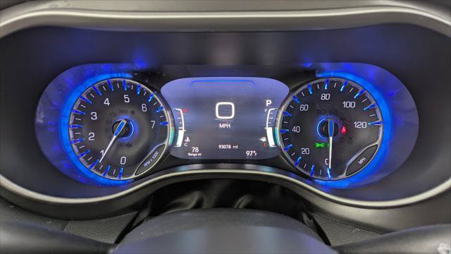 Used 2023 Chrysler Pacifica Touring-L FWD image 26