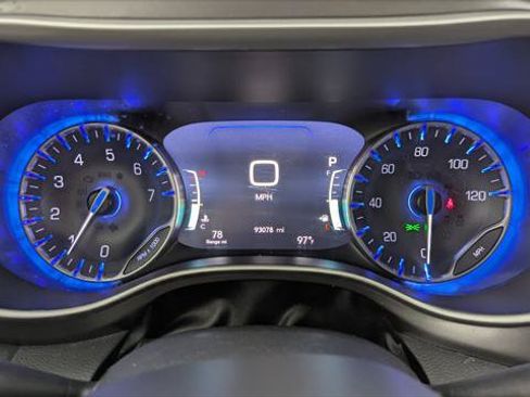 Used 2023 Chrysler Pacifica Touring-L FWD image 26
