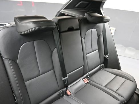 Certified 2025 Volvo XC40 B5 Core image 16