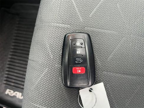 Used 2019 Toyota RAV4 XLE image 32