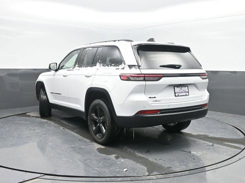 Used 2023 Jeep Grand Cherokee Altitude image 40