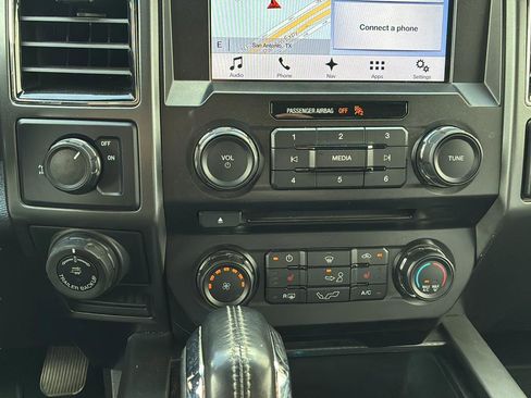 Used 2018 Ford F150 XLT w/ Equipment Group 302A Luxury image 21