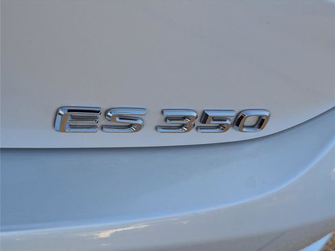 Certified 2023 Lexus ES 350 w/ Premium Package image 9