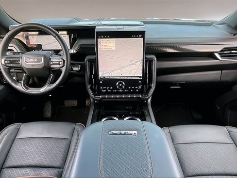 Used 2025 GMC Yukon XL AT4 w/ AT4 Premium Package image 15