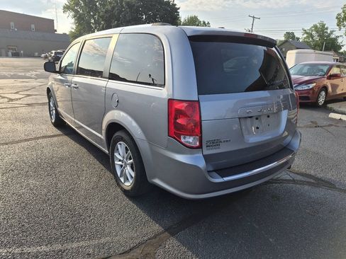 Used 2018 Dodge Grand Caravan SXT FWD image 3