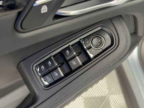 Used 2024 Porsche Macan AWD/4WD image 15