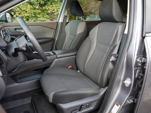 Certified 2022 Nissan Rogue SV image 29