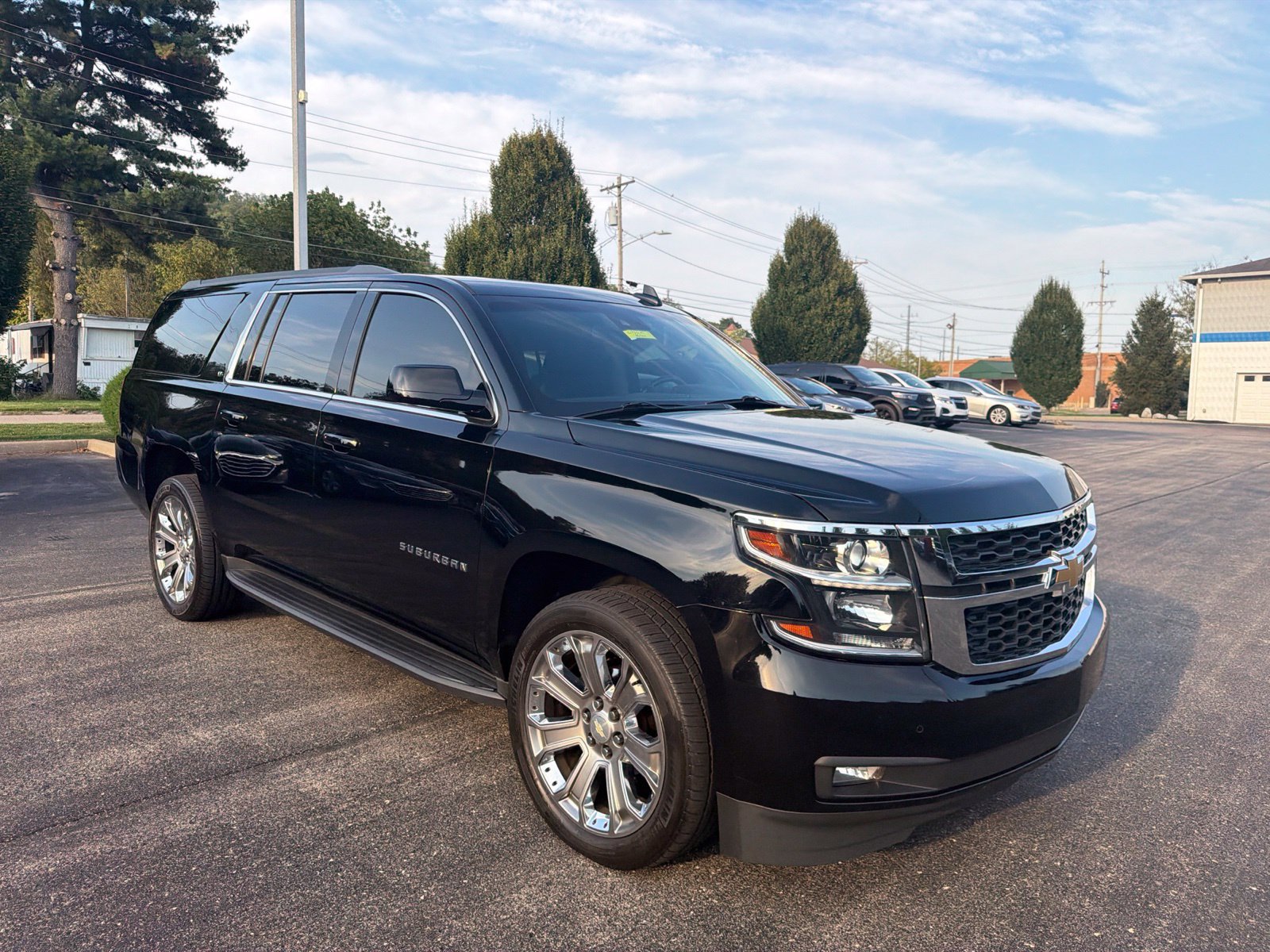 Used 2018 Chevrolet Suburban LT w/ Luxury Package AWD/4WD image 6