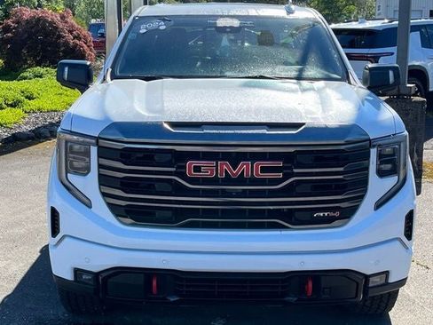 Used 2024 GMC Sierra 1500 AT4 w/ Technology Package AWD/4WD image 3