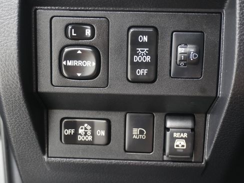 Used 2020 Toyota Tundra SR5 w/ SR5 Leather Package AWD/4WD image 23