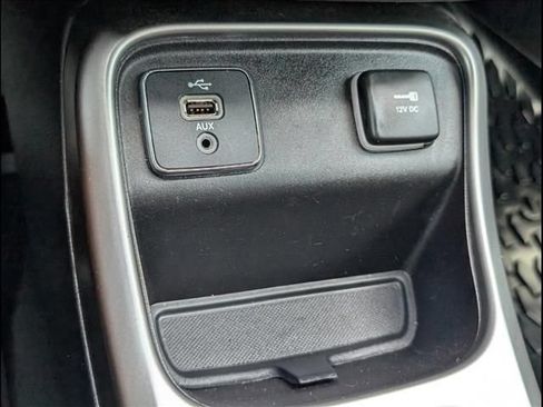 Used 2018 Jeep Compass Latitude FWD image 14