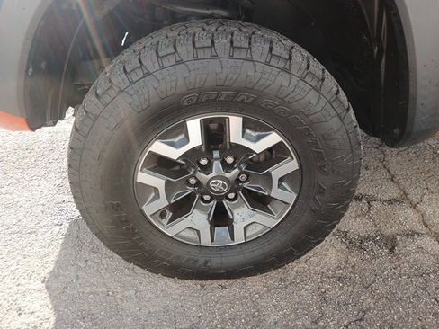 Used 2018 Toyota Tacoma TRD Off-Road image 17