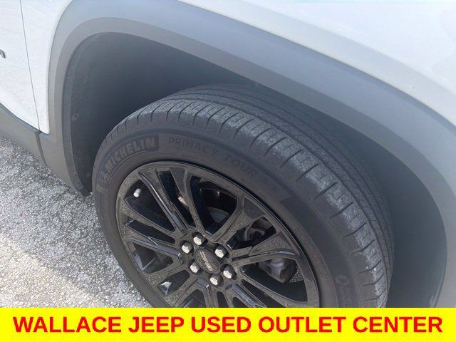 Used 2023 GMC Acadia SLT w/ Elevation Edition FWD image 7