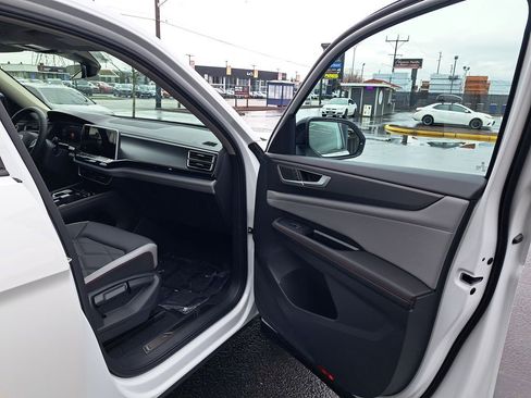 New 2026 Volkswagen Atlas Peak Edition AWD/4WD image 17