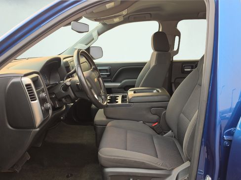 Used 2018 Chevrolet Silverado 1500 LT w/ LT Eassist Package AWD/4WD image 18