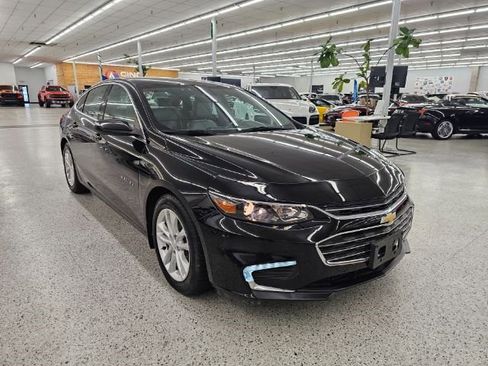 Used 2017 Chevrolet Malibu 4dr Sdn Hybrid w/ Leather Package image 3