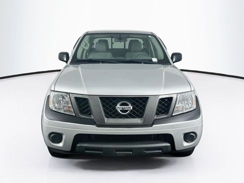 Used 2019 Nissan Frontier SV RWD image 2