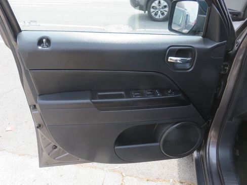 Used 2016 Jeep Patriot High Altitude AWD/4WD image 26